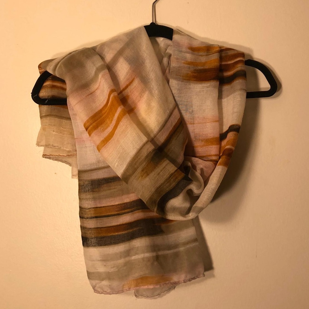 Multicolor print scarf w/ warm neutral shades